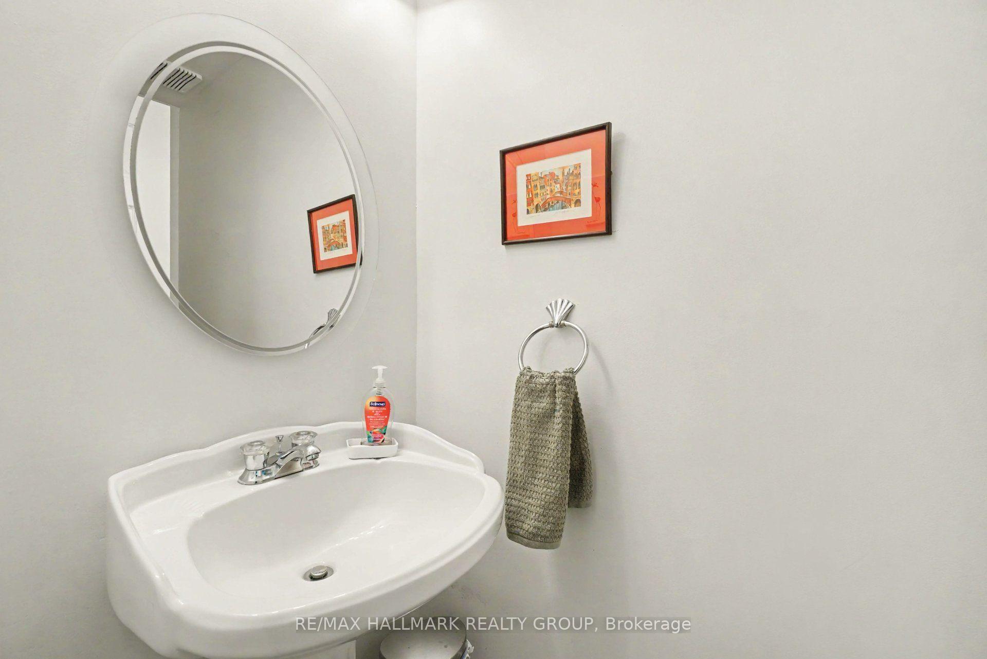 Photo 3 of 48 Dunbarton Court, Ottawa, Cardinal Glen — HOMEH