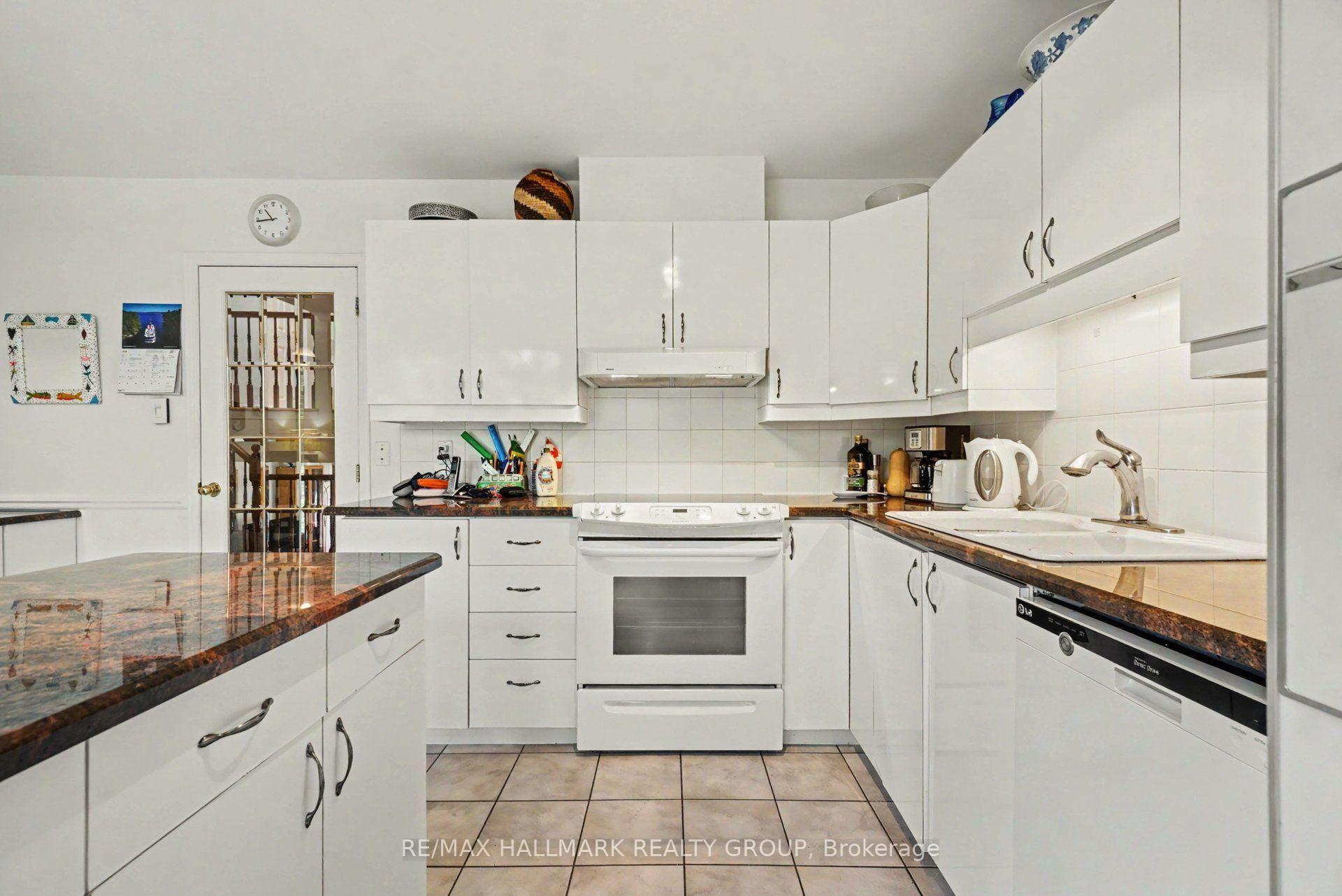 Photo 14 of 48 Dunbarton Court, Ottawa, Cardinal Glen — HOMEH