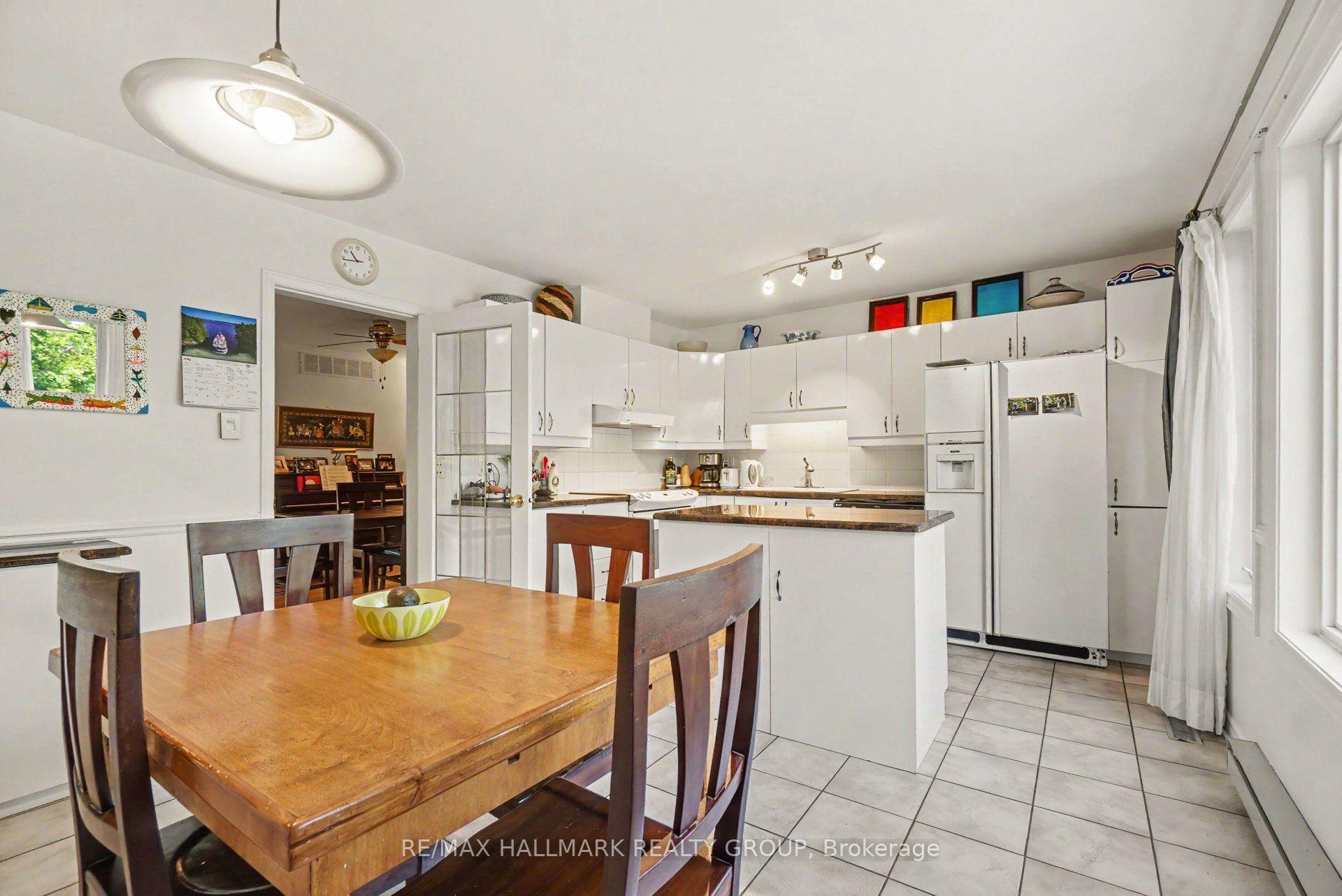 Photo 16 of 48 Dunbarton Court, Ottawa, Cardinal Glen — HOMEH