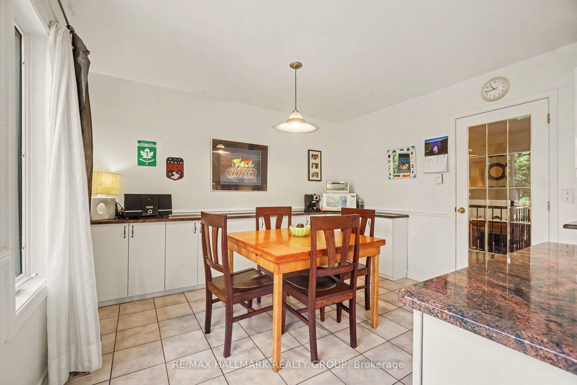 Photo 17 of 48 Dunbarton Court, Ottawa, Cardinal Glen — HOMEH