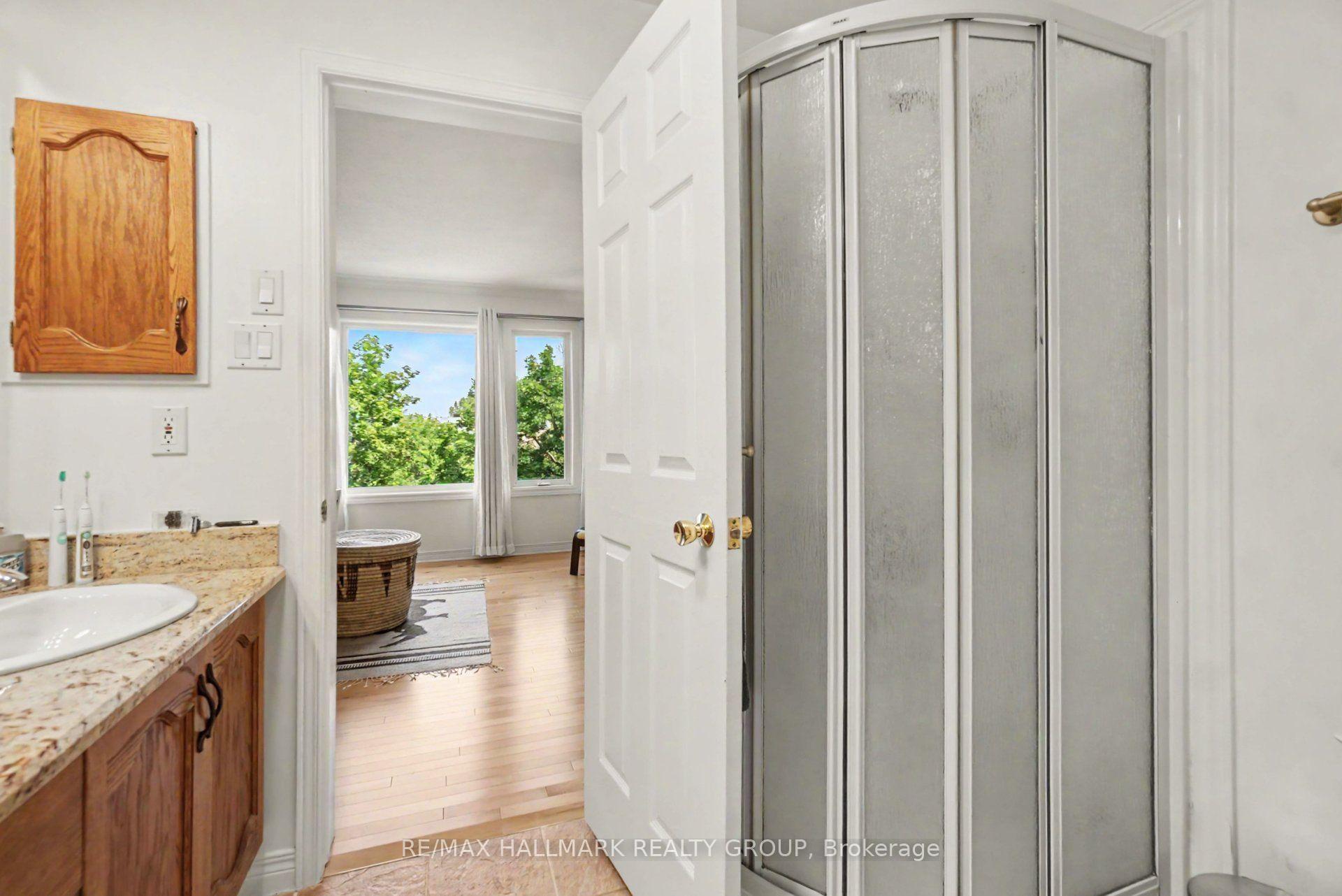 Photo 21 of 48 Dunbarton Court, Ottawa, Cardinal Glen — HOMEH