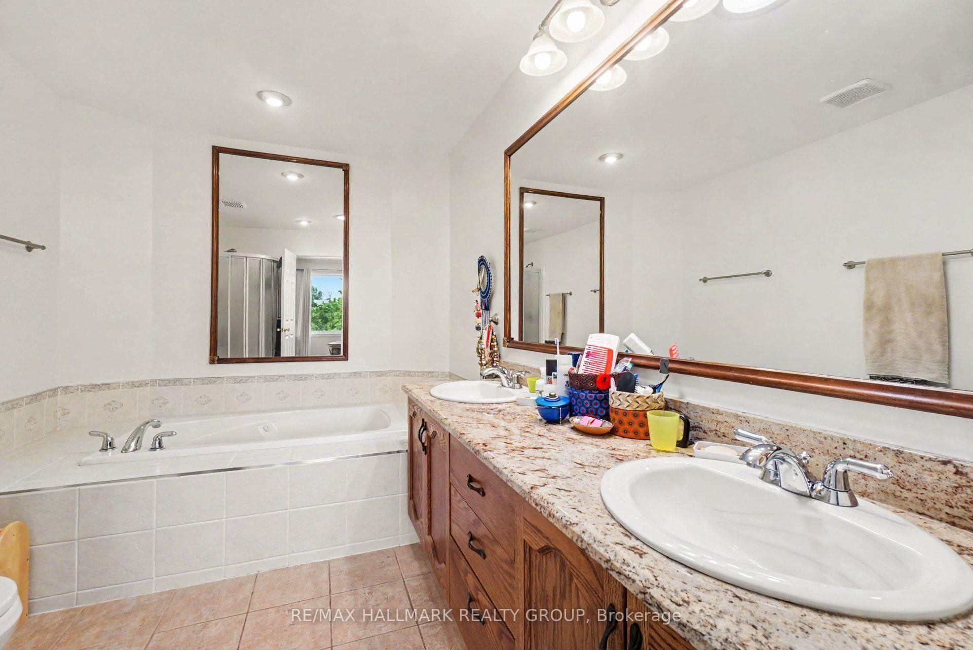 Photo 22 of 48 Dunbarton Court, Ottawa, Cardinal Glen — HOMEH