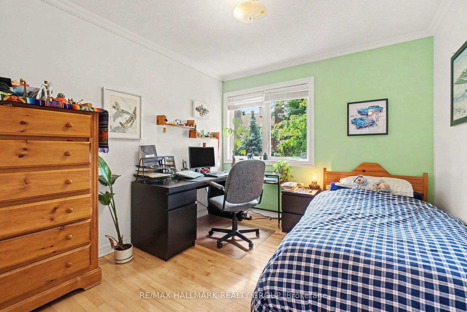 Photo 24 of 48 Dunbarton Court, Ottawa, Cardinal Glen — HOMEH