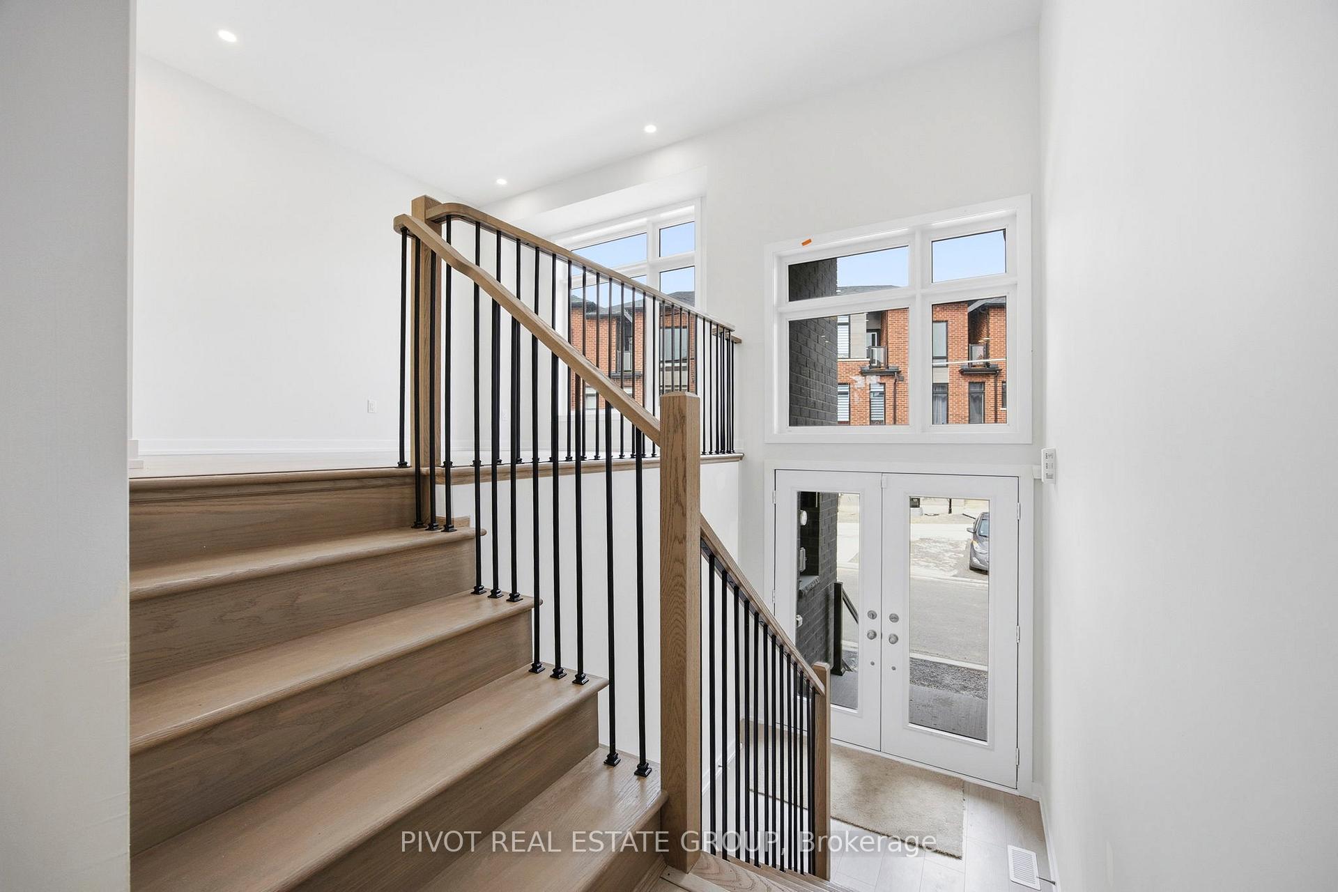 Photo 2 of 44 Observatory Way, Whitby, Brooklin — HOMEH