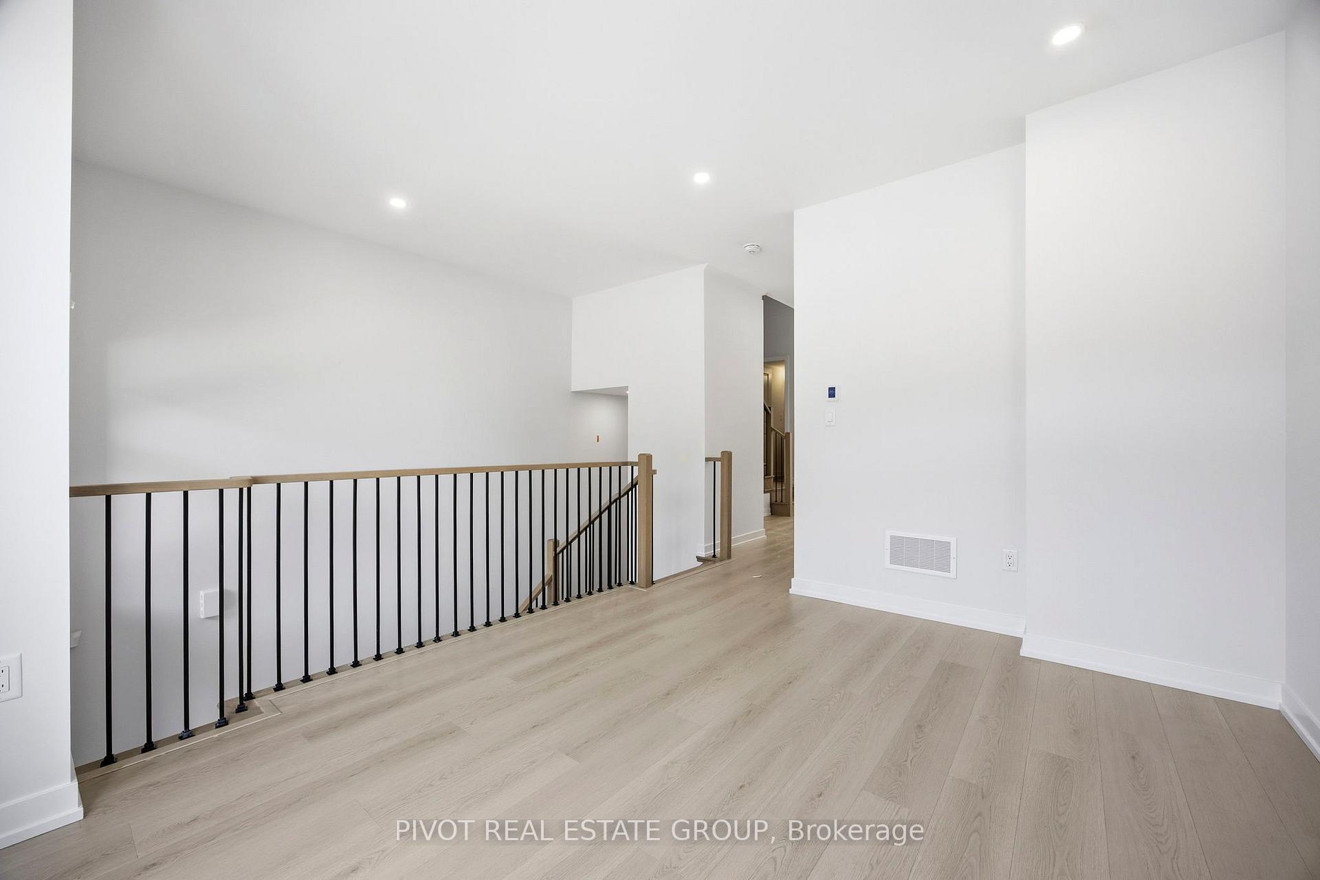 Photo 4 of 44 Observatory Way, Whitby, Brooklin — HOMEH