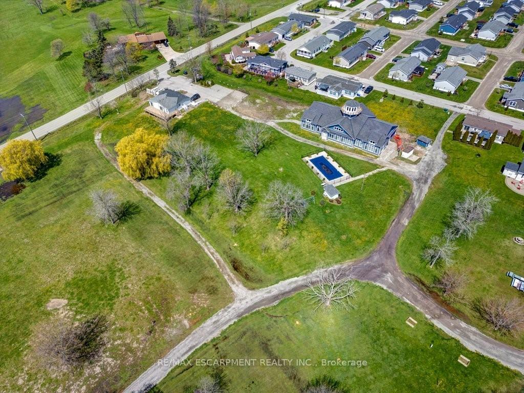Photo 44 of 13 Hickory Hollow, Haldimand, Nanticoke — HOMEH
