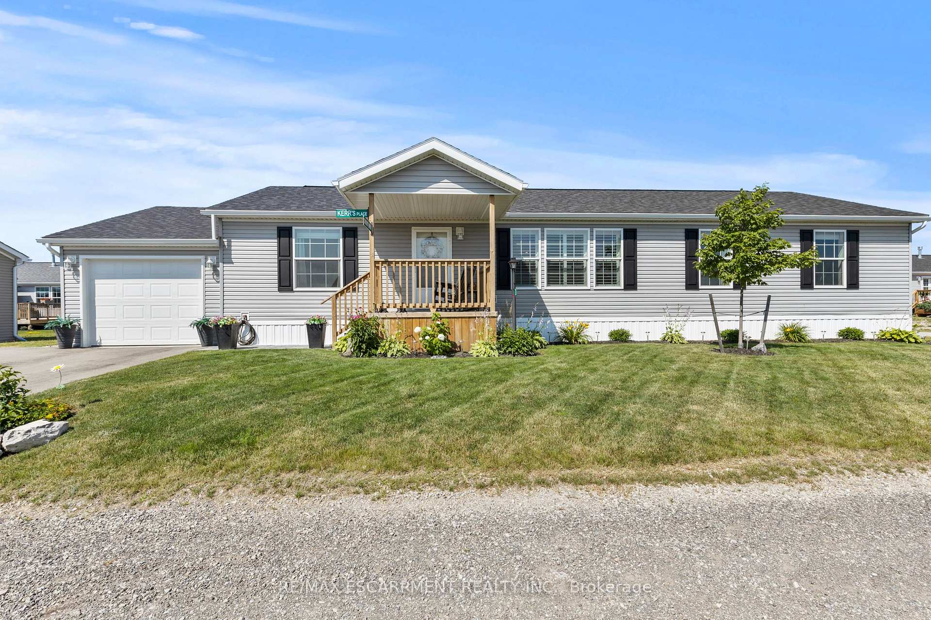 Photo 3 of 13 Hickory Hollow, Haldimand, Nanticoke — HOMEH