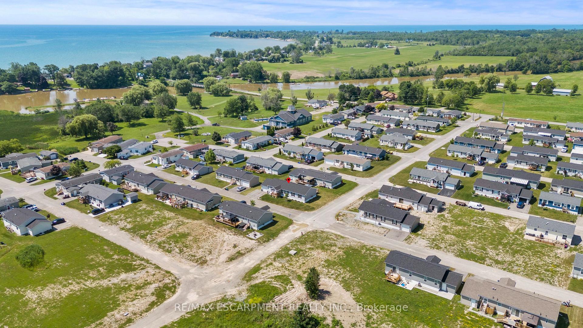 Photo 32 of 13 Hickory Hollow, Haldimand, Nanticoke — HOMEH