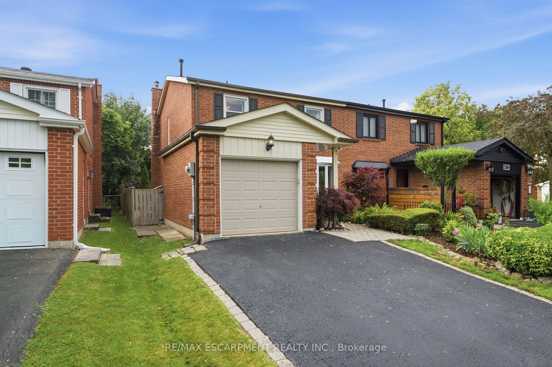 Photo 2 of 2367 Montgomery Drive, Burlington, Brant Hills — HOMEH