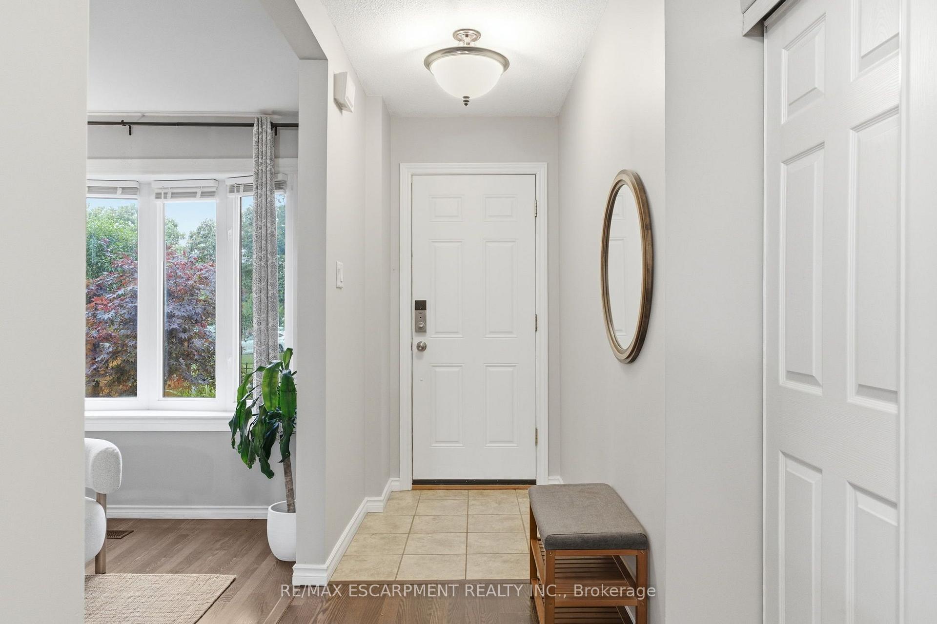 Photo 4 of 2367 Montgomery Drive, Burlington, Brant Hills — HOMEH