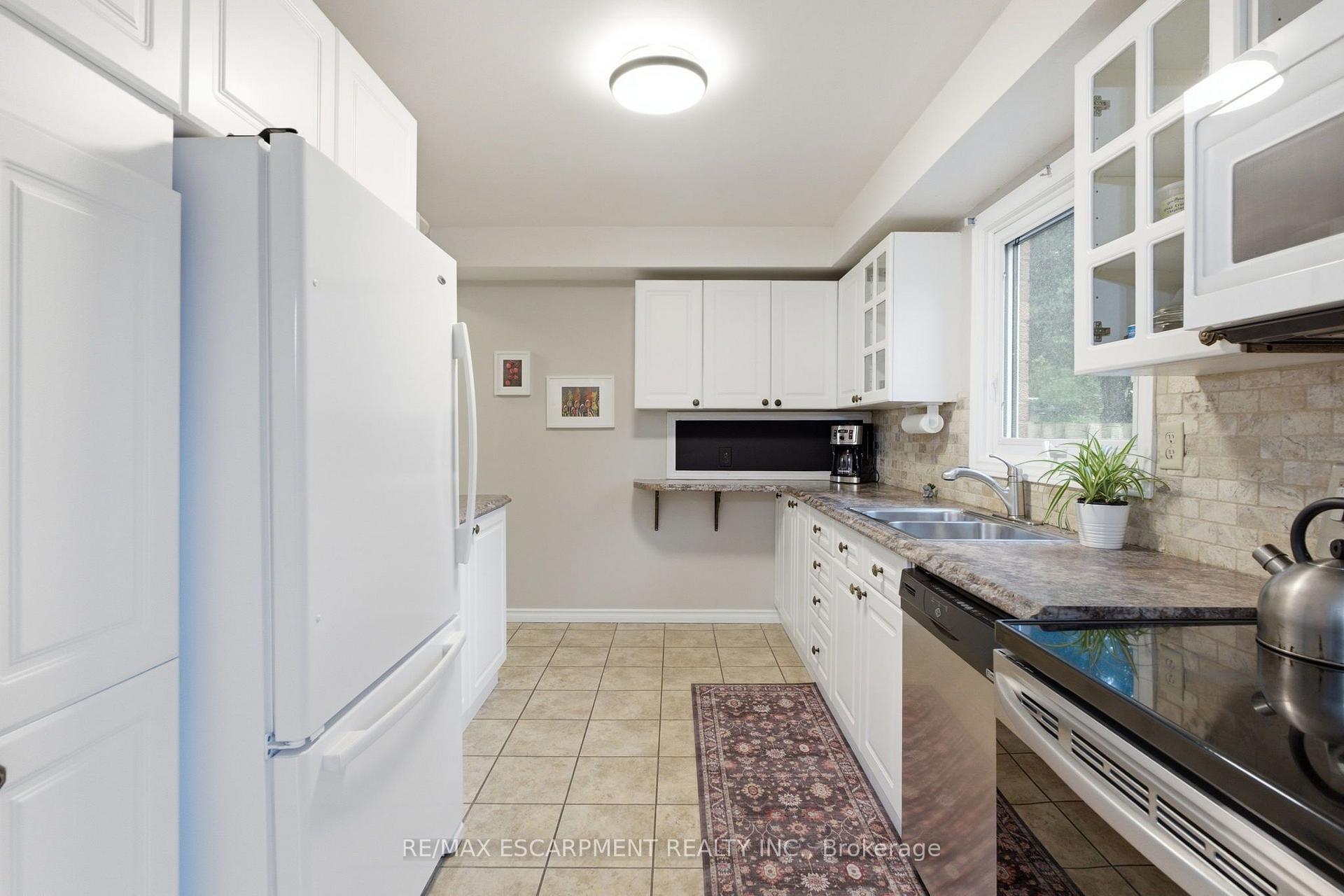Photo 11 of 2367 Montgomery Drive, Burlington, Brant Hills — HOMEH