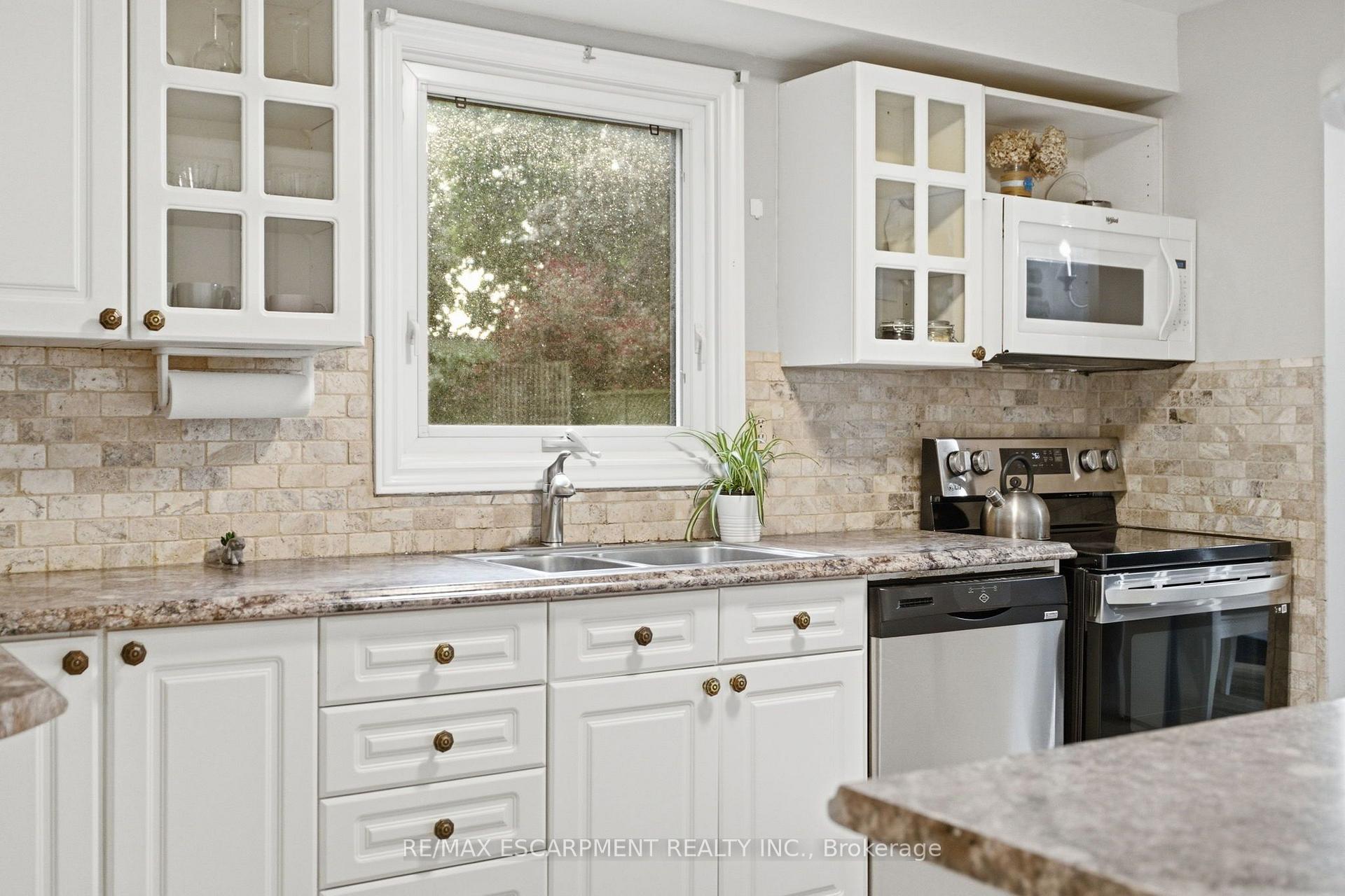 Photo 12 of 2367 Montgomery Drive, Burlington, Brant Hills — HOMEH