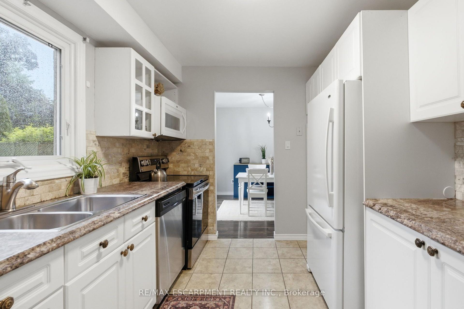 Photo 13 of 2367 Montgomery Drive, Burlington, Brant Hills — HOMEH