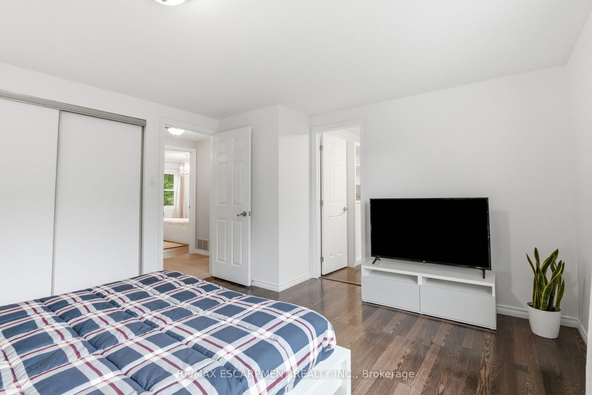 Photo 18 of 2367 Montgomery Drive, Burlington, Brant Hills — HOMEH