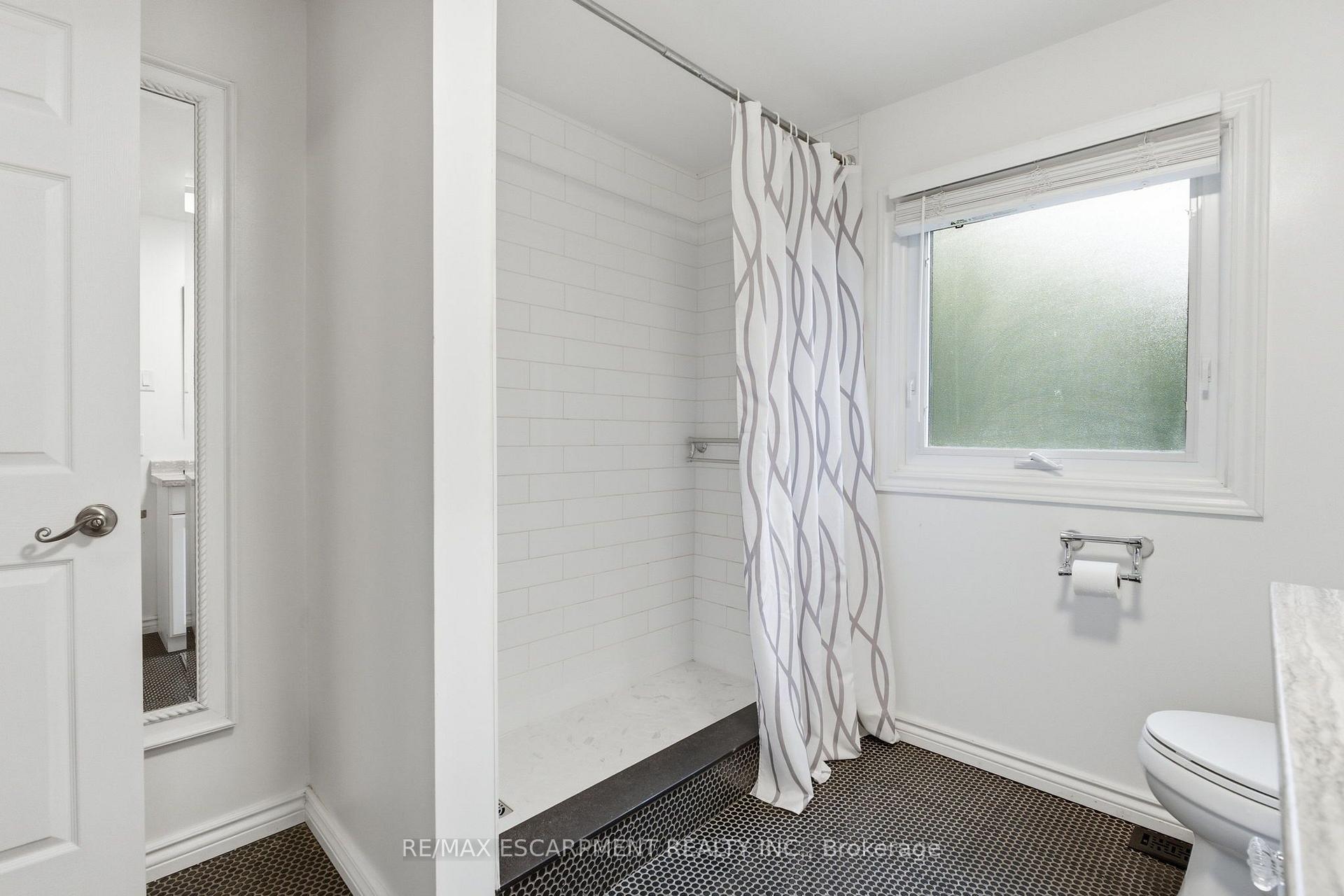 Photo 20 of 2367 Montgomery Drive, Burlington, Brant Hills — HOMEH