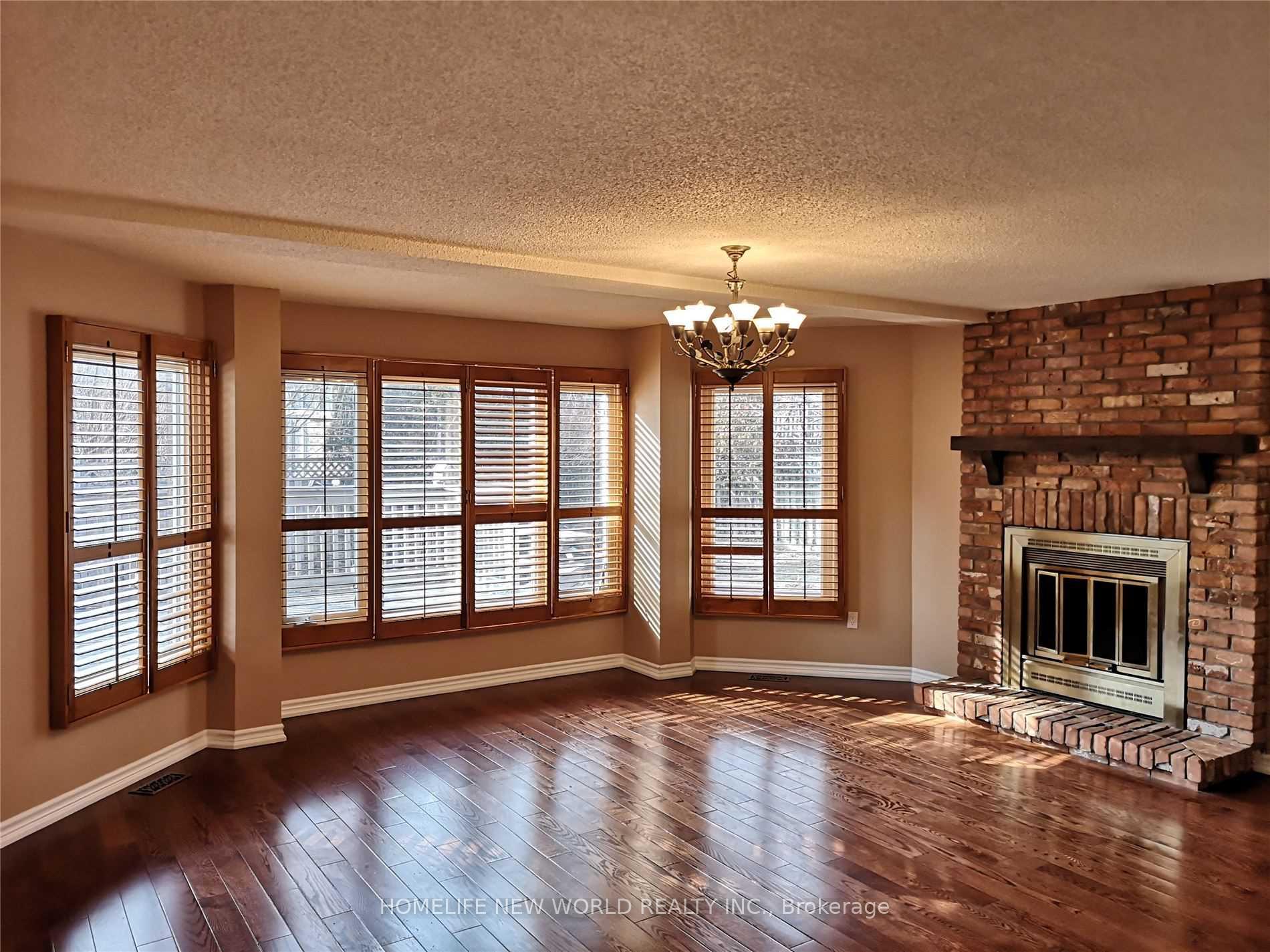 Photo 3 of 41 Ambleside Crescent, Markham, Unionville — HOMEH