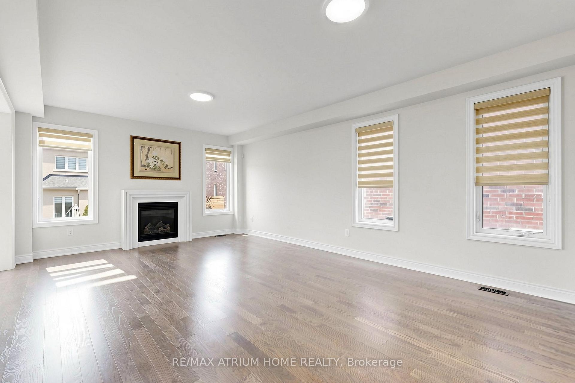 Photo 2 of 22 Mondial Crescent, East Gwillimbury, Queensville — HOMEH