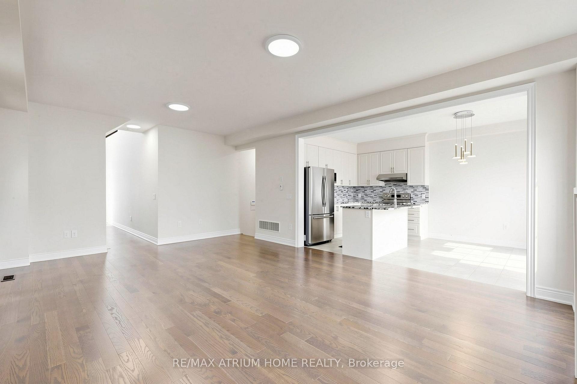 Photo 5 of 22 Mondial Crescent, East Gwillimbury, Queensville — HOMEH