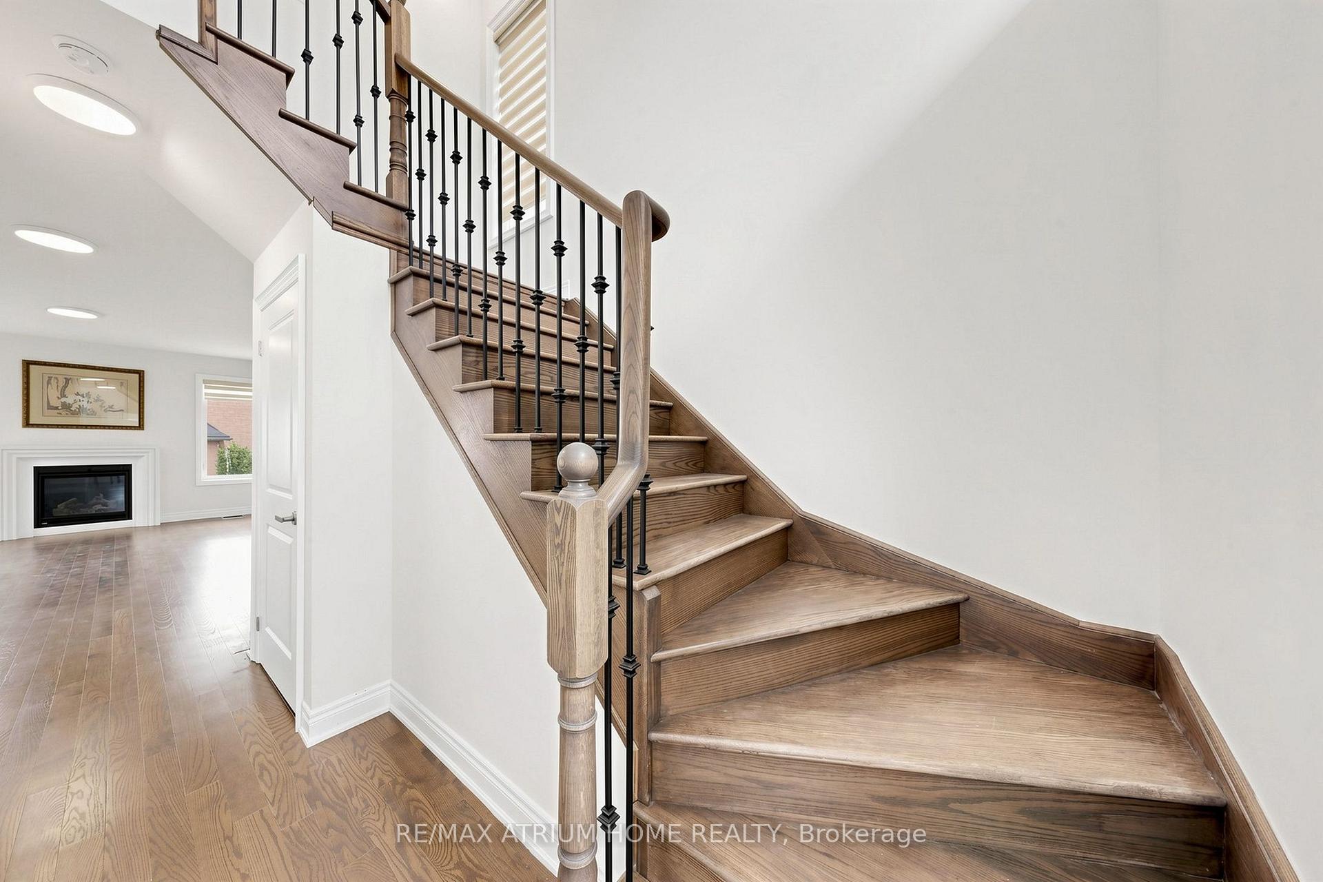 Photo 11 of 22 Mondial Crescent, East Gwillimbury, Queensville — HOMEH