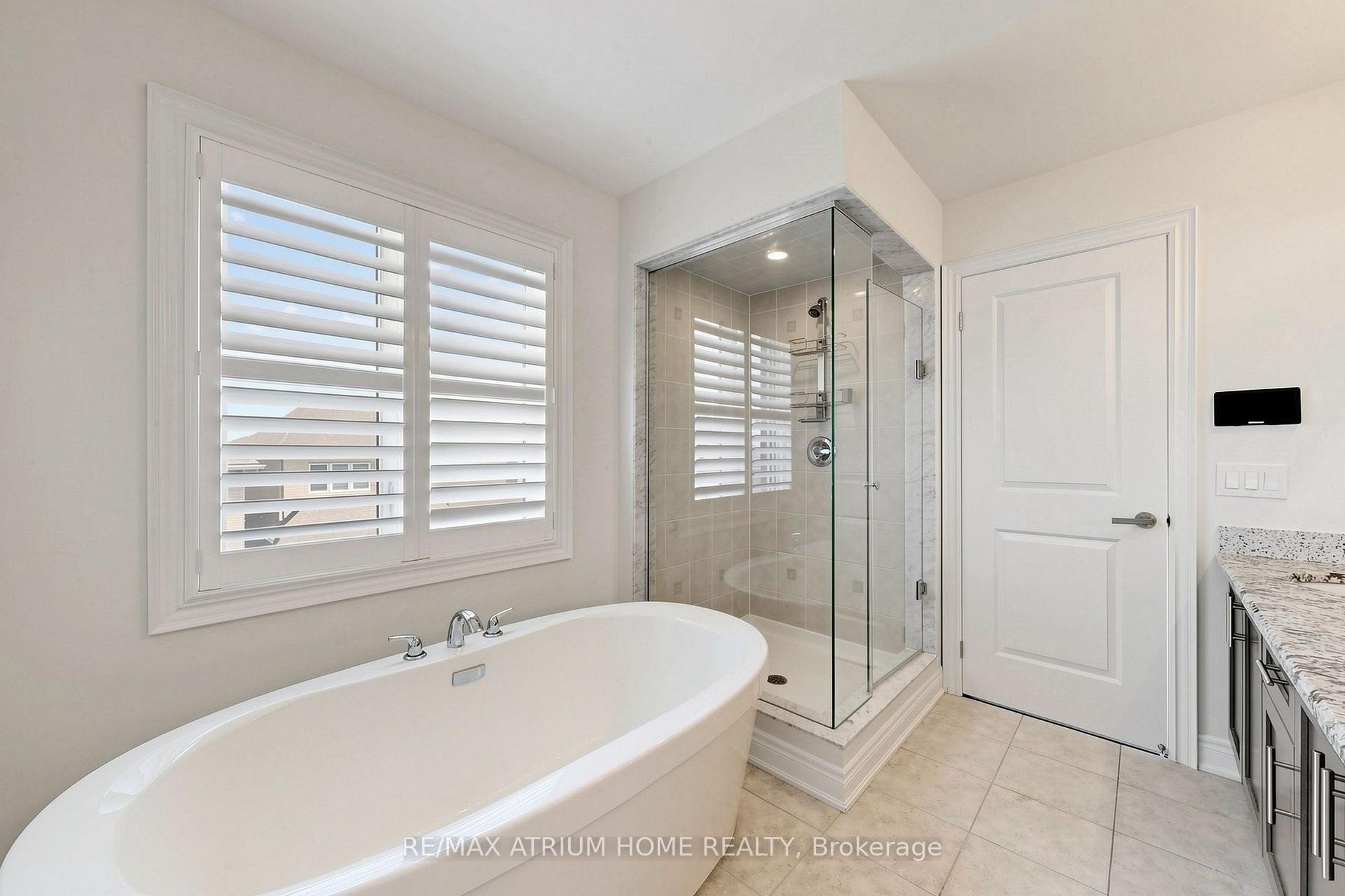 Photo 18 of 22 Mondial Crescent, East Gwillimbury, Queensville — HOMEH