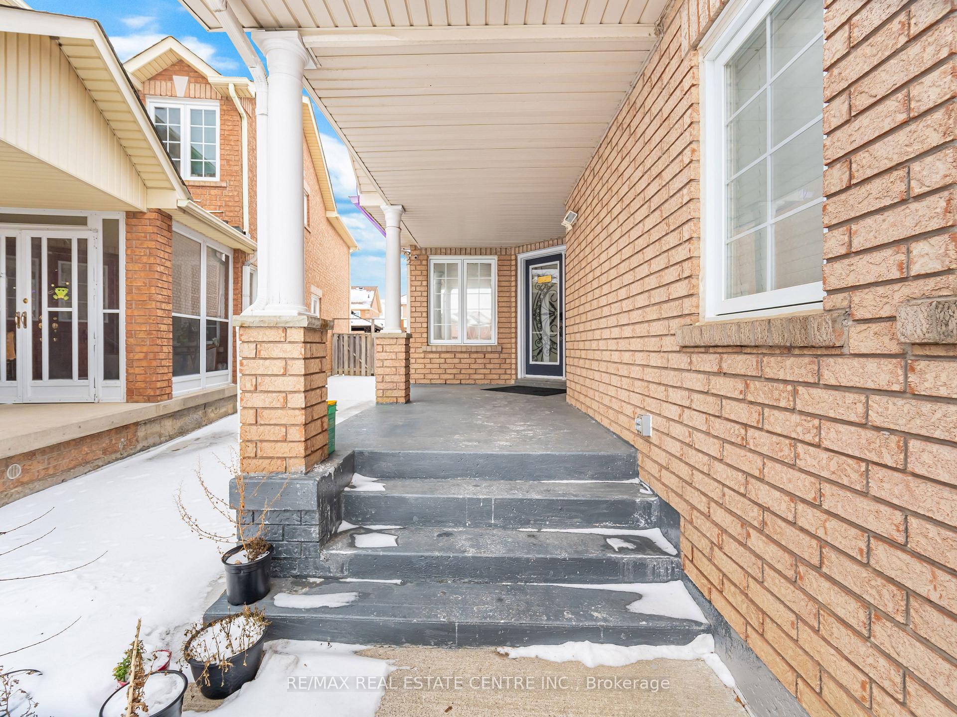 Photo 4 of 6 Mannel Crescent, Brampton, Fletcher's West — HOMEH