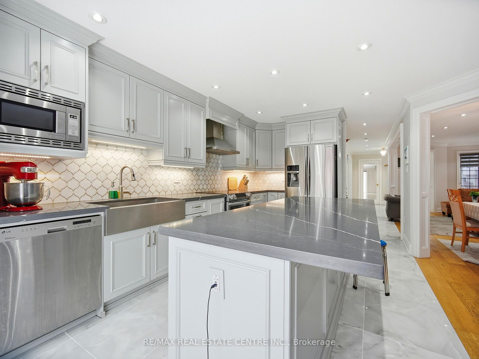 Photo 10 of 6 Mannel Crescent, Brampton, Fletcher's West — HOMEH