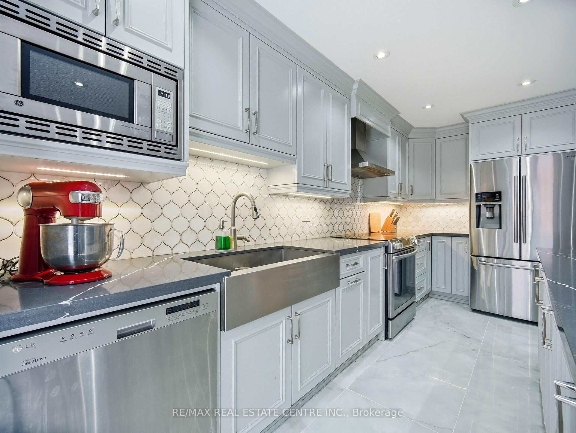 Photo 11 of 6 Mannel Crescent, Brampton, Fletcher's West — HOMEH