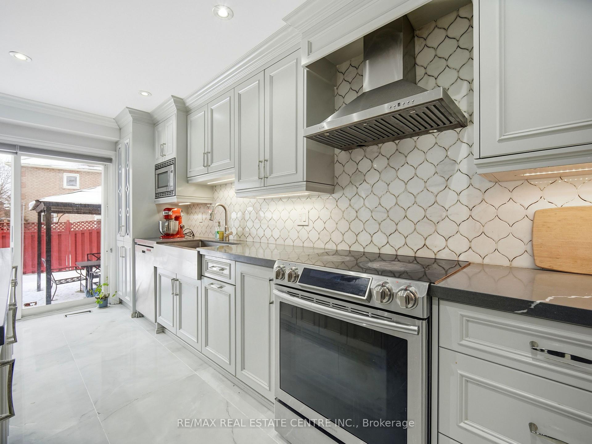 Photo 13 of 6 Mannel Crescent, Brampton, Fletcher's West — HOMEH