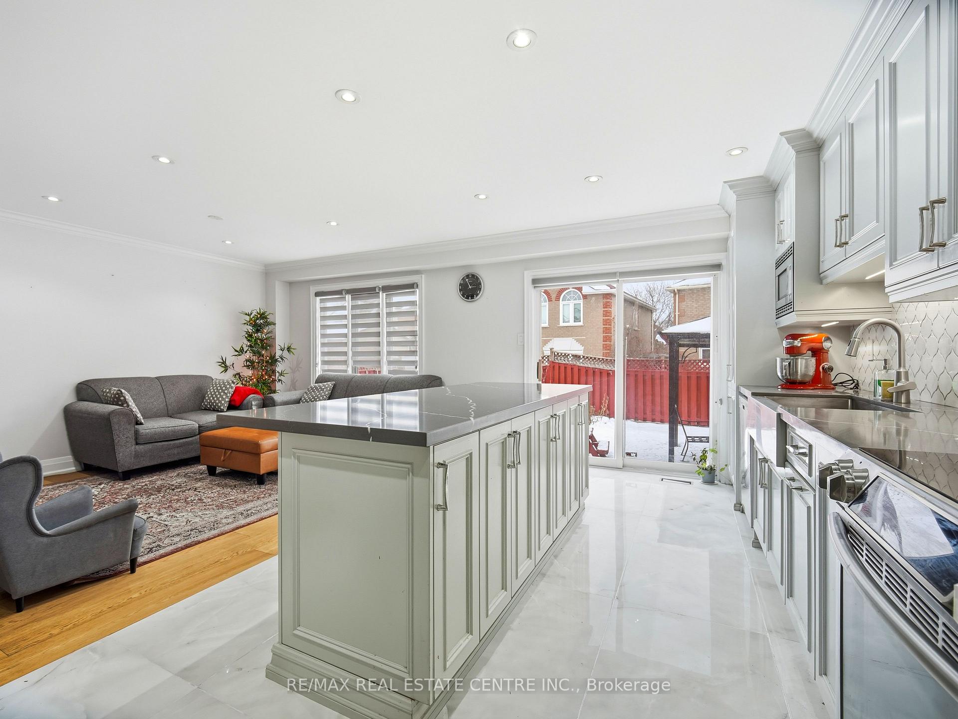 Photo 14 of 6 Mannel Crescent, Brampton, Fletcher's West — HOMEH
