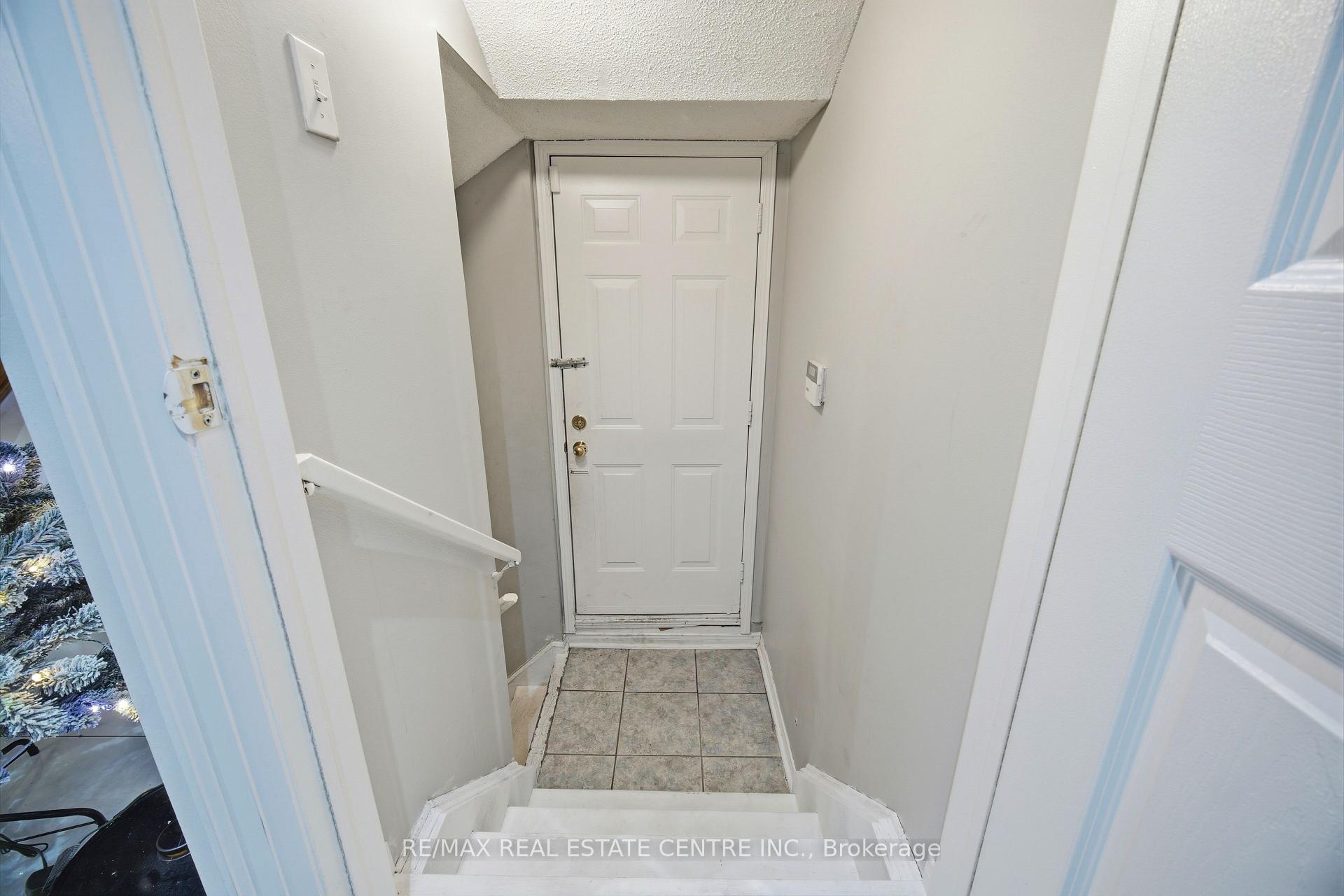 Photo 36 of 6 Mannel Crescent, Brampton, Fletcher's West — HOMEH