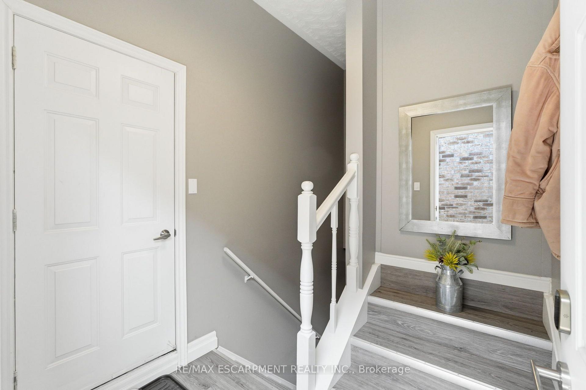 Photo 5 of Unit LOWER, 303 Caledon Avenue, Hamilton, Rolston — HOMEH