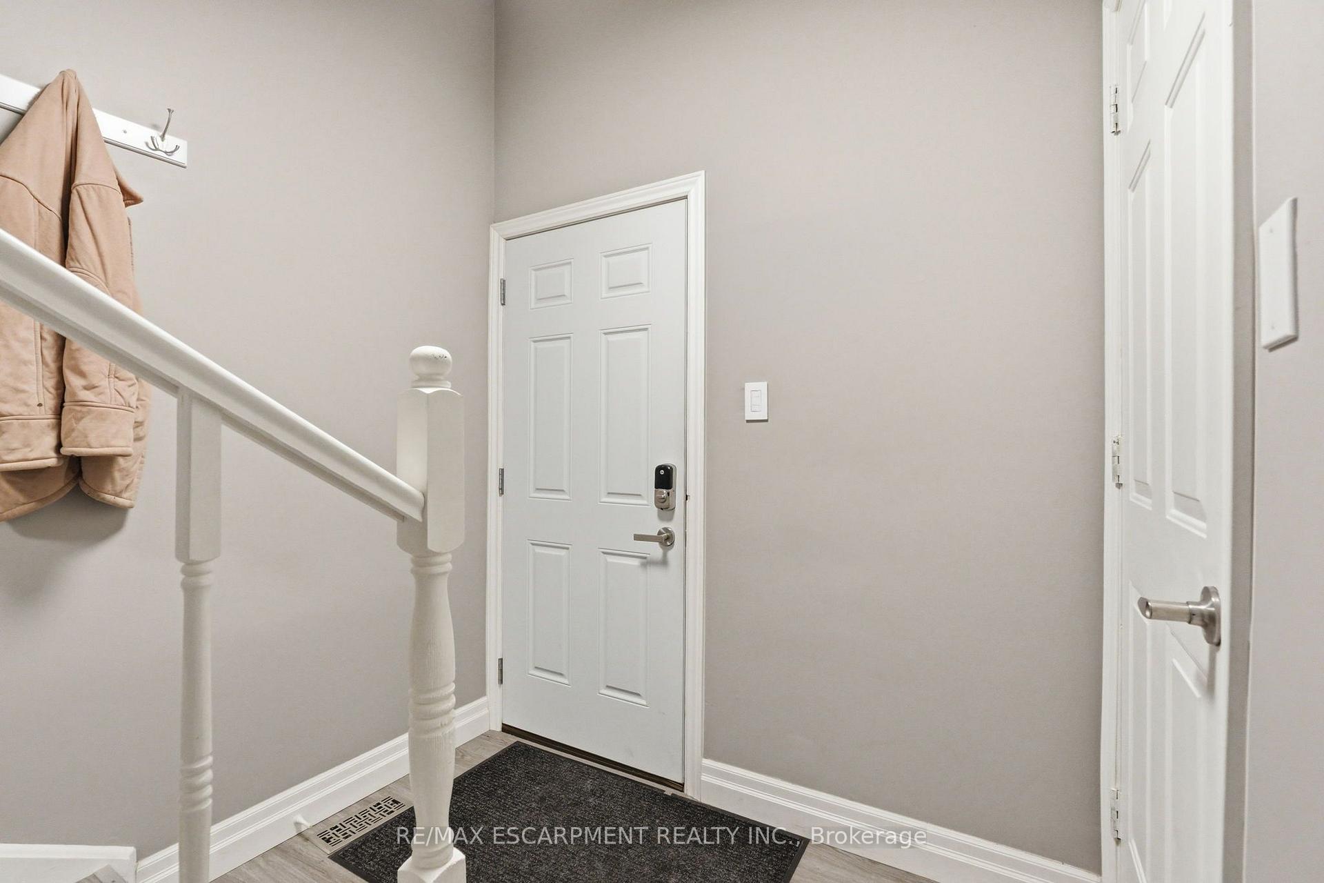 Photo 6 of Unit LOWER, 303 Caledon Avenue, Hamilton, Rolston — HOMEH