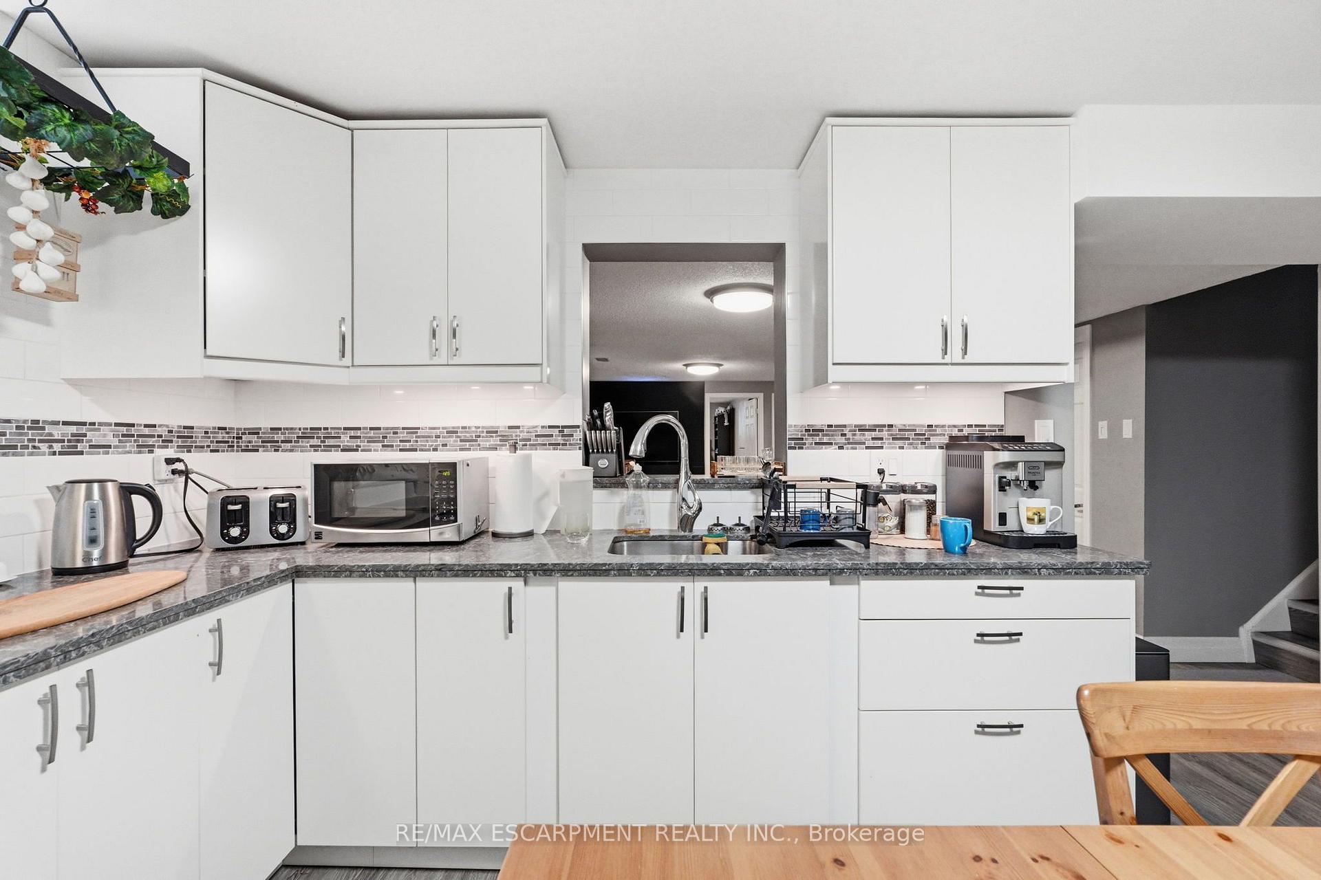 Photo 18 of Unit LOWER, 303 Caledon Avenue, Hamilton, Rolston — HOMEH