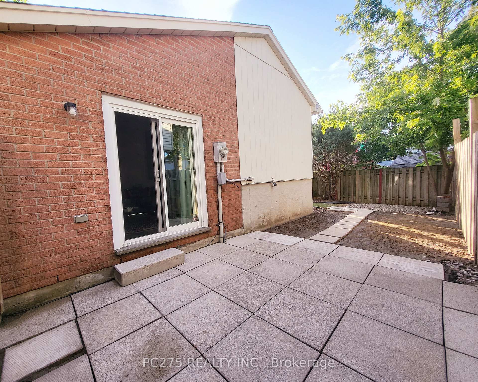 Photo 10 of 49 Caprice Crescent, London, East I — HOMEH