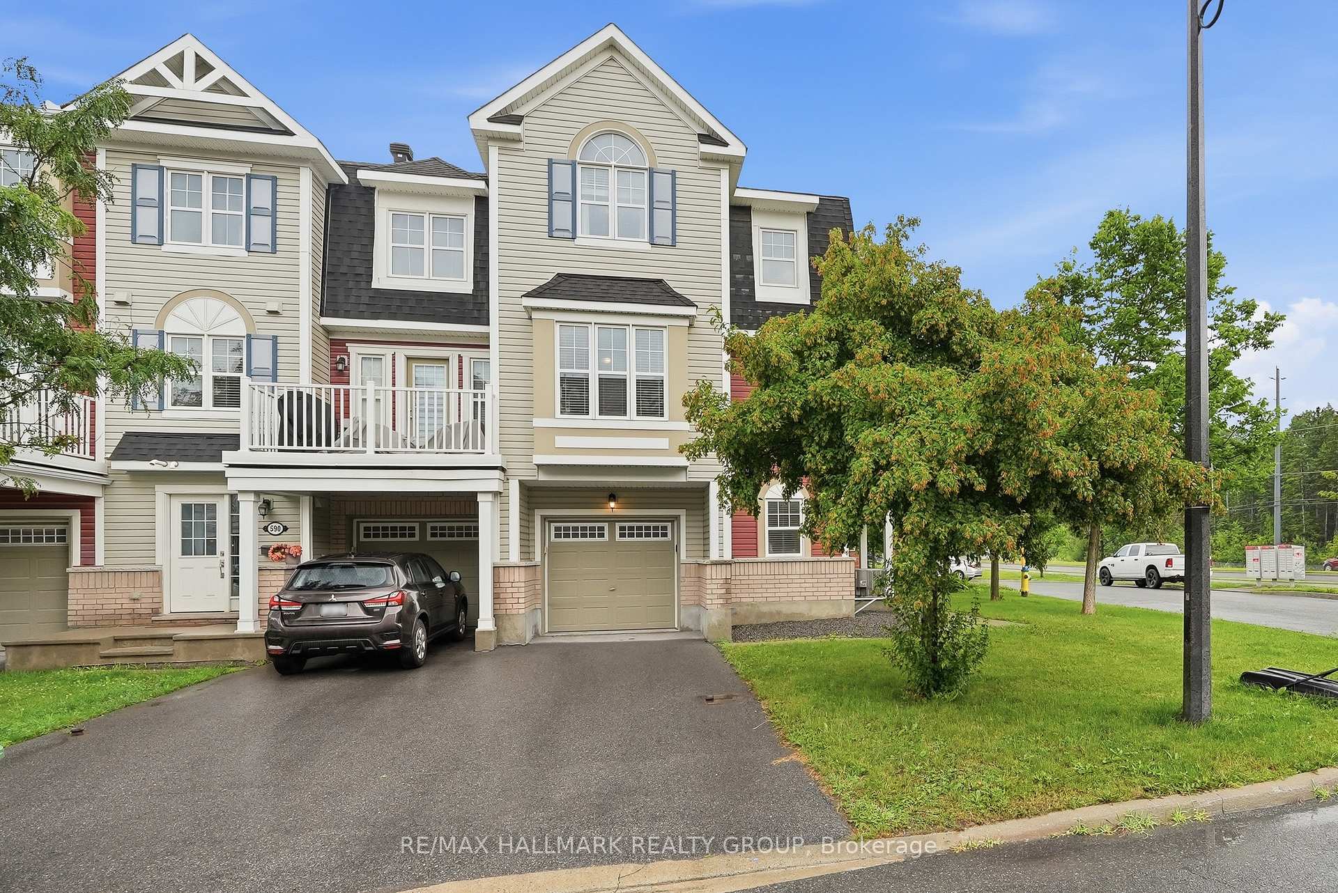 Front of 588 Foxlight Circle