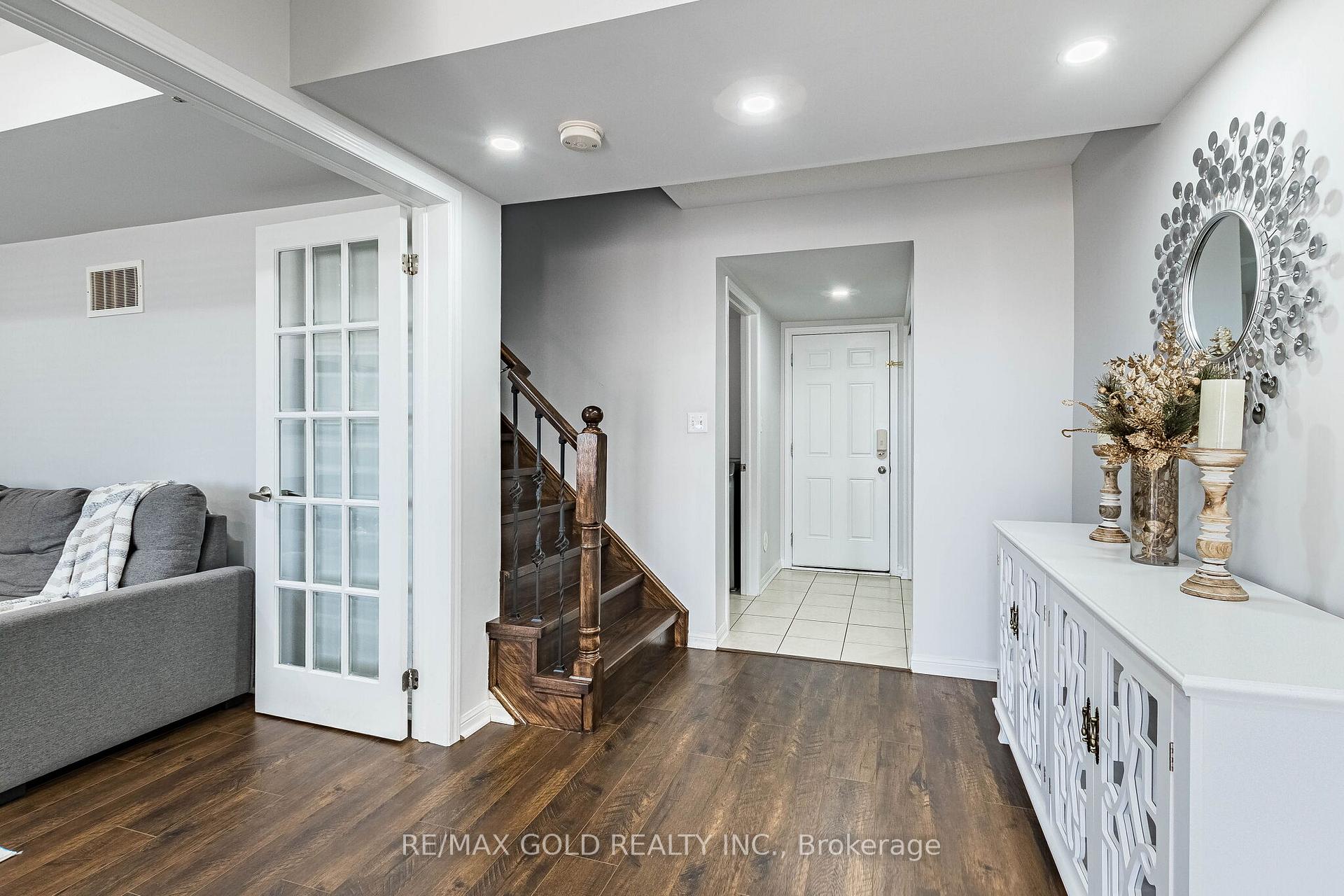 Photo 4 of 50 Ganton Heights, Brampton, Northwest Brampton — HOMEH