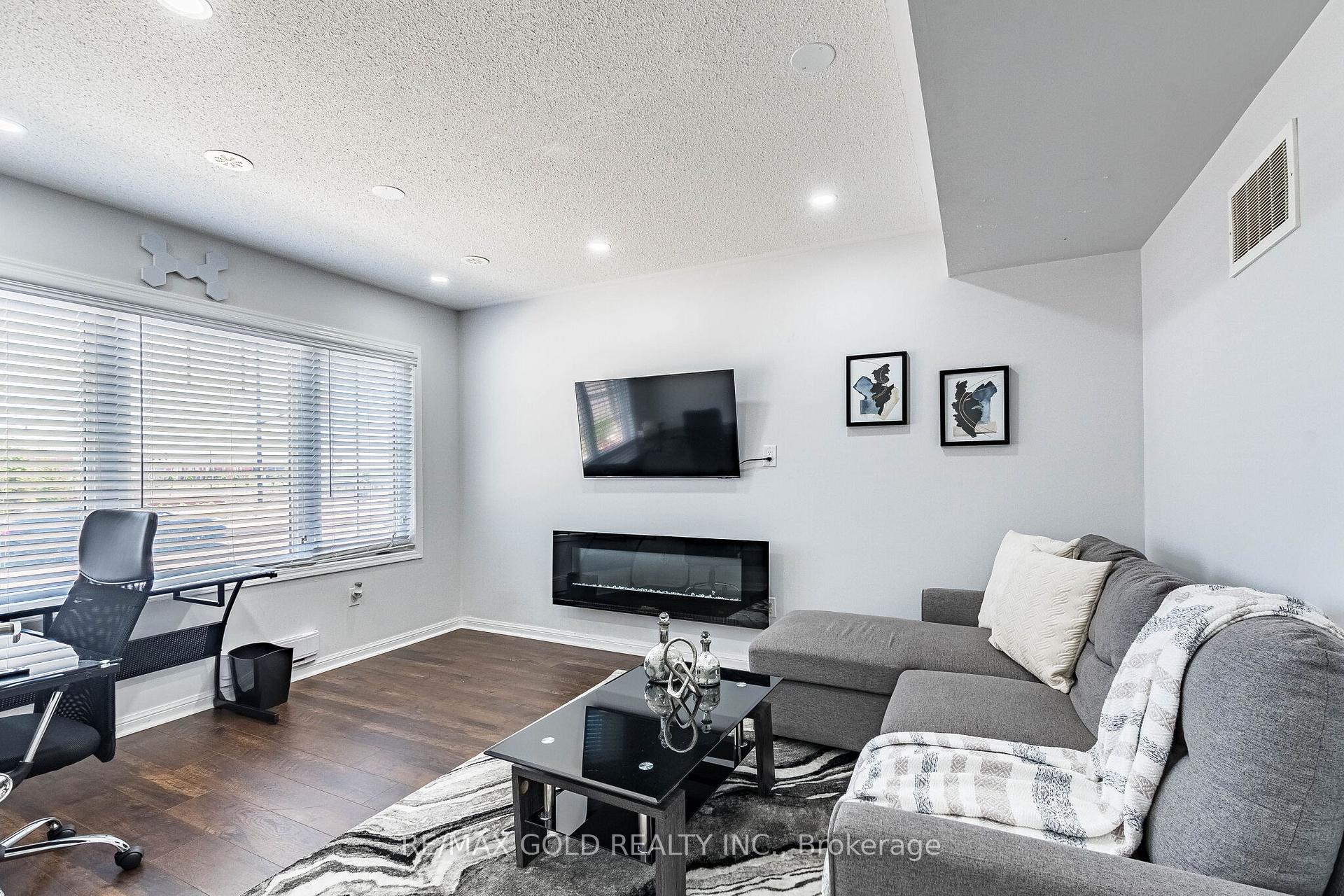 Photo 6 of 50 Ganton Heights, Brampton, Northwest Brampton — HOMEH