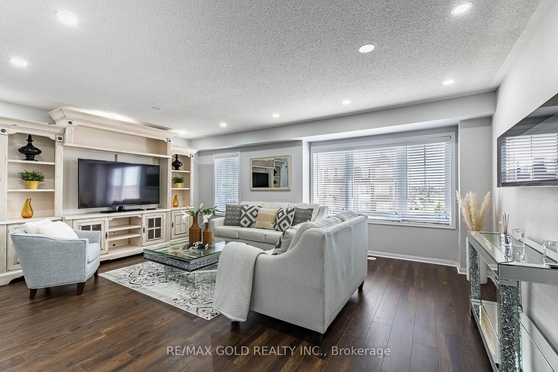 Photo 9 of 50 Ganton Heights, Brampton, Northwest Brampton — HOMEH