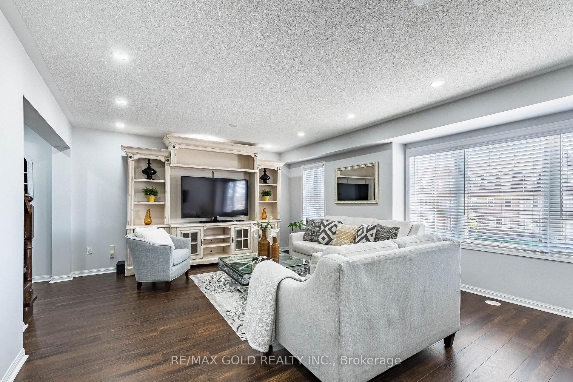 Photo 10 of 50 Ganton Heights, Brampton, Northwest Brampton — HOMEH