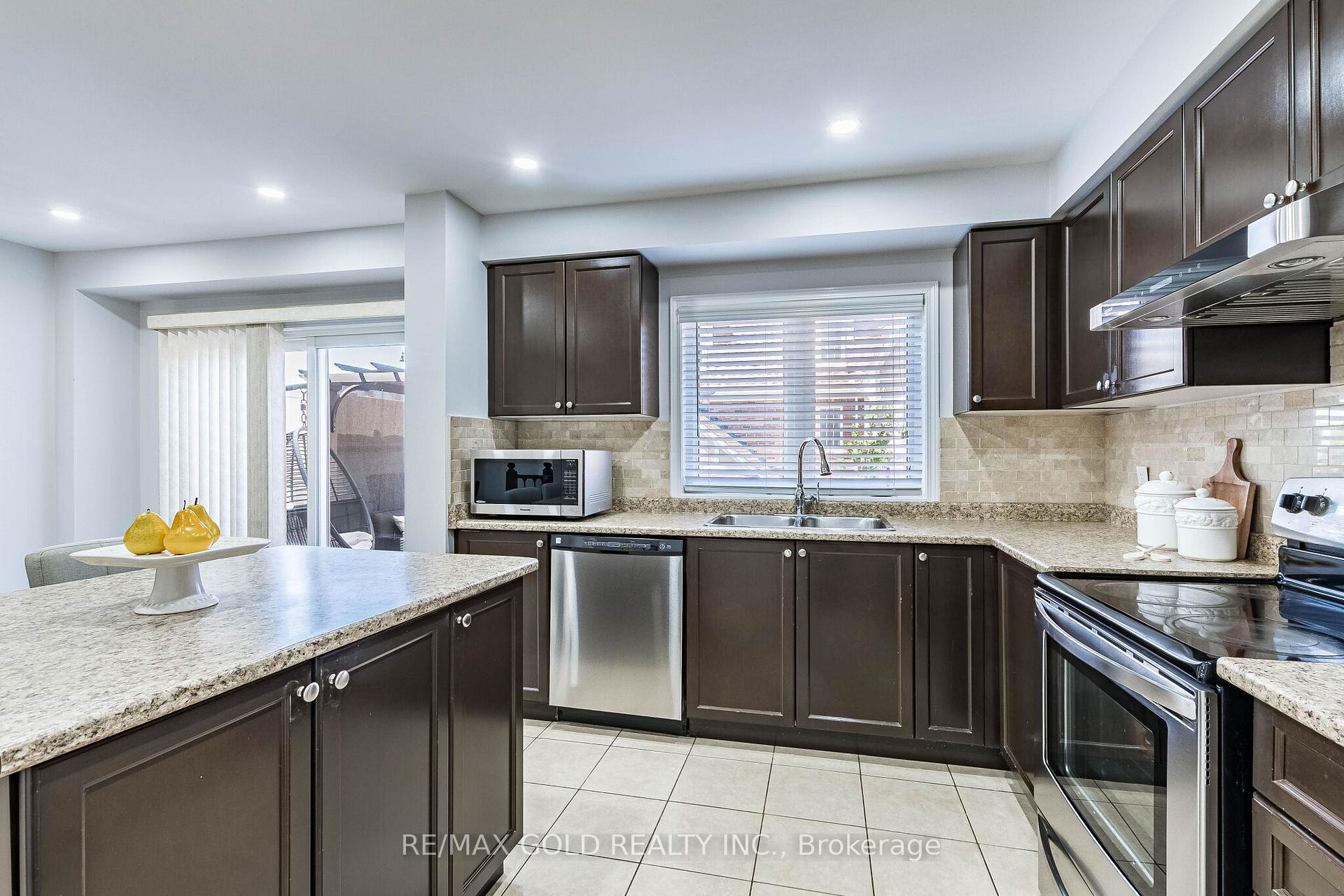 Photo 16 of 50 Ganton Heights, Brampton, Northwest Brampton — HOMEH