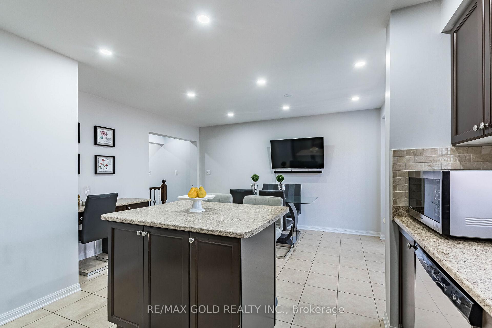 Photo 17 of 50 Ganton Heights, Brampton, Northwest Brampton — HOMEH