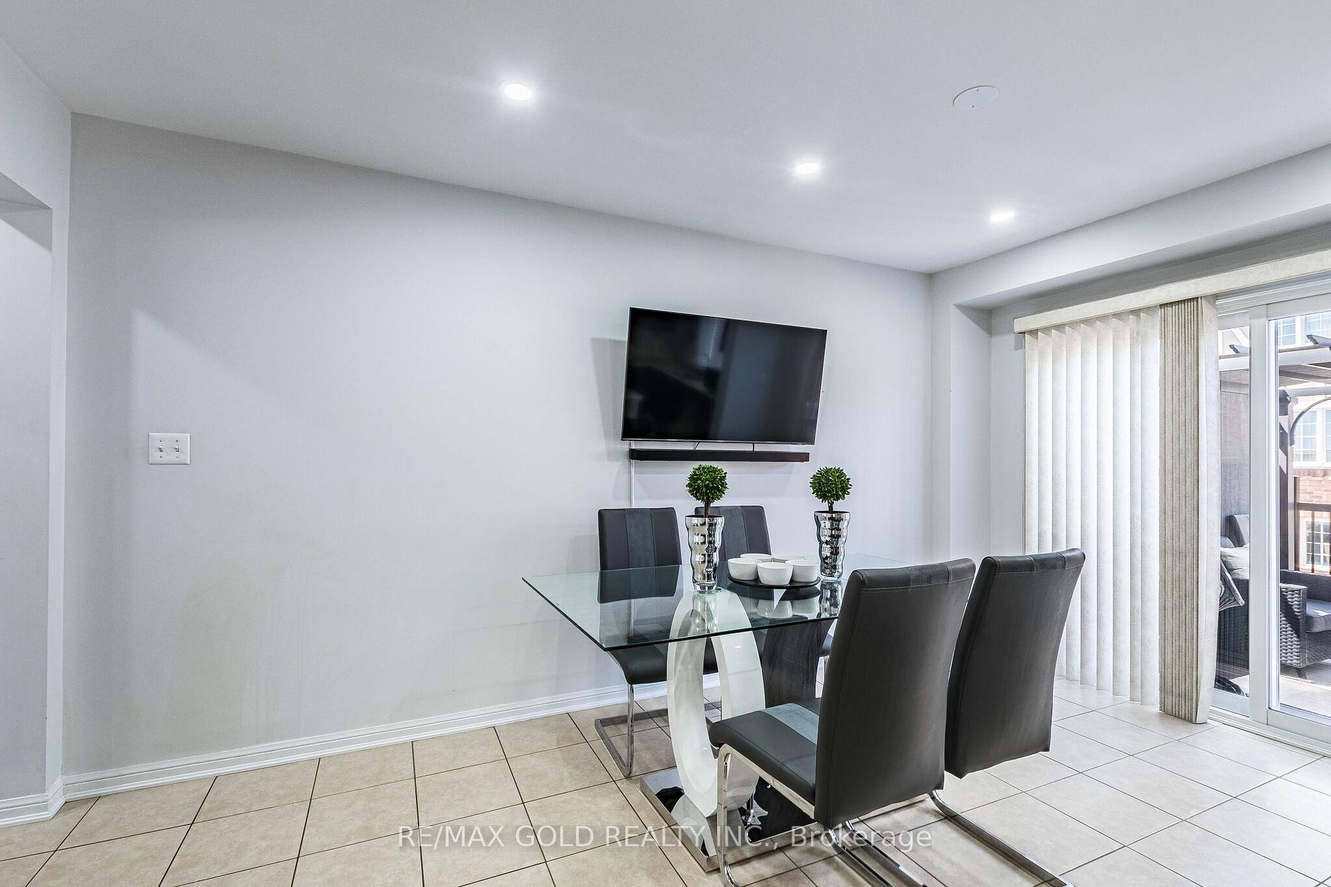 Photo 18 of 50 Ganton Heights, Brampton, Northwest Brampton — HOMEH
