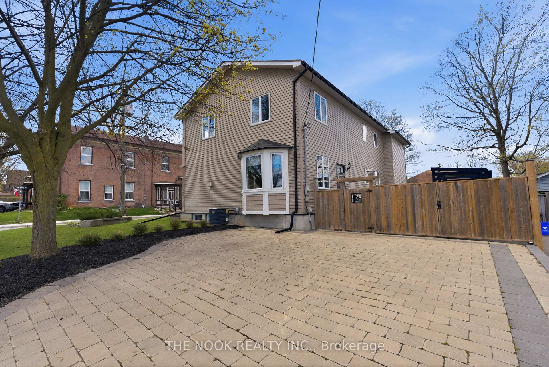 Photo 34 of 201 Centre Street N, Whitby, Downtown Whitby — HOMEH