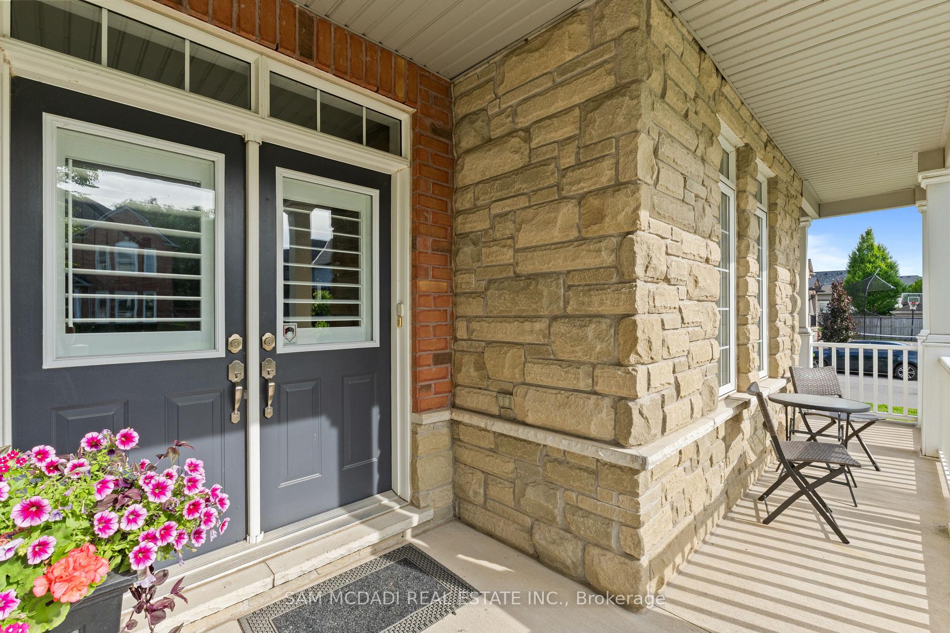 Photo 19 of 29 Delrosa Way, Hamilton, Stoney Creek — HOMEH