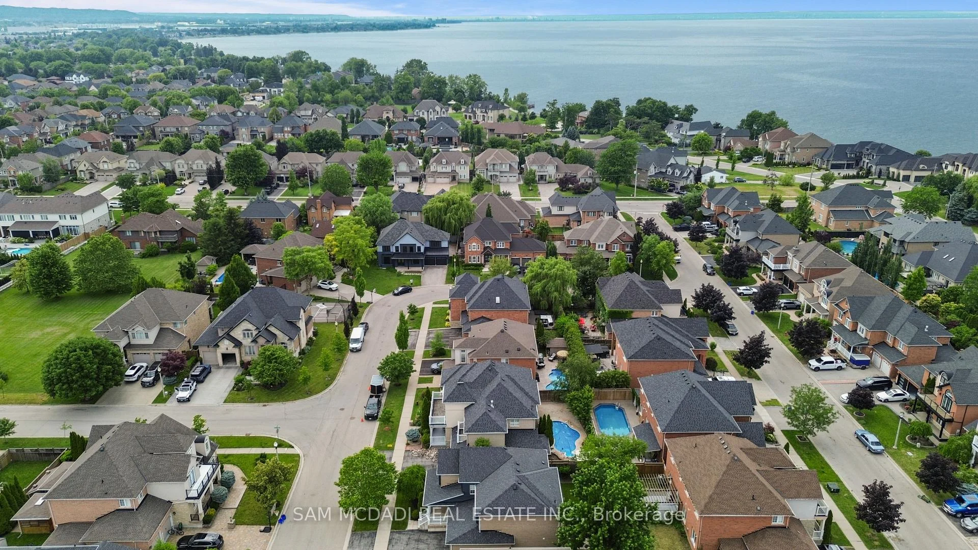Photo 5 of 29 Delrosa Way, Hamilton, Stoney Creek — HOMEH