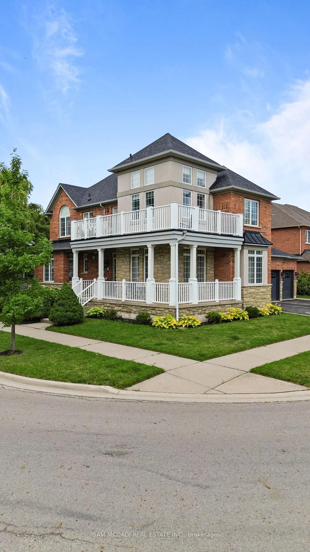 Photo 14 of 29 Delrosa Way, Hamilton, Stoney Creek — HOMEH