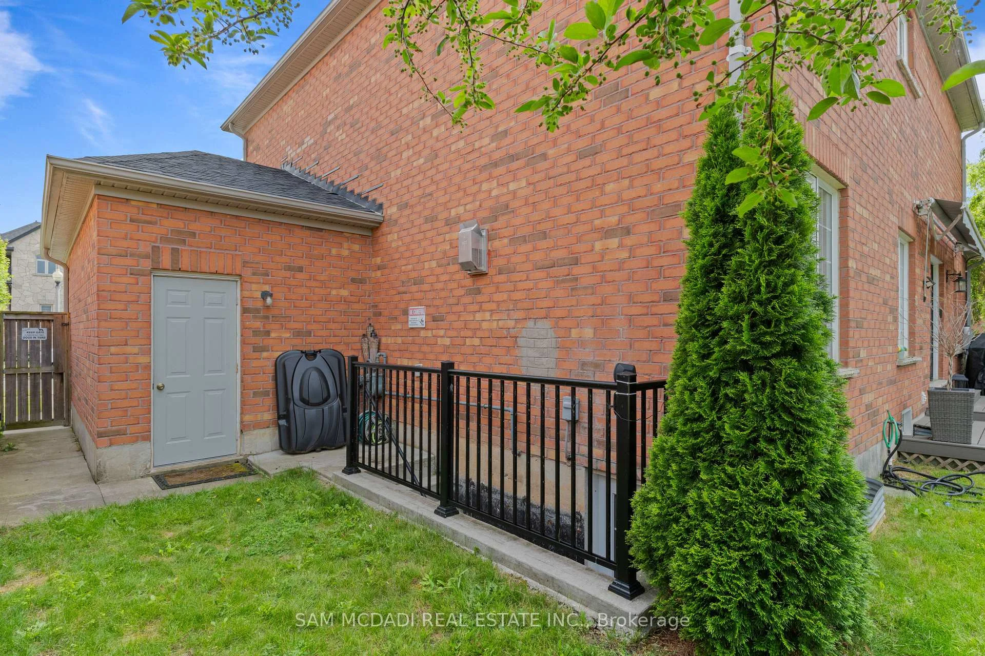 Photo 17 of 29 Delrosa Way, Hamilton, Stoney Creek — HOMEH
