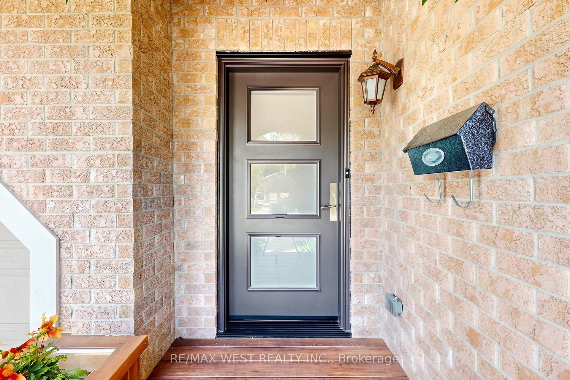 Photo 3 of 1931 Fairport Road, Pickering, Dunbarton — HOMEH