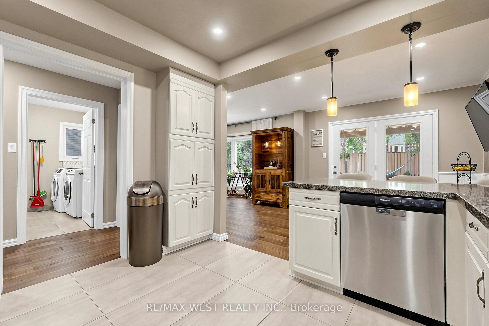 Photo 10 of 1931 Fairport Road, Pickering, Dunbarton — HOMEH