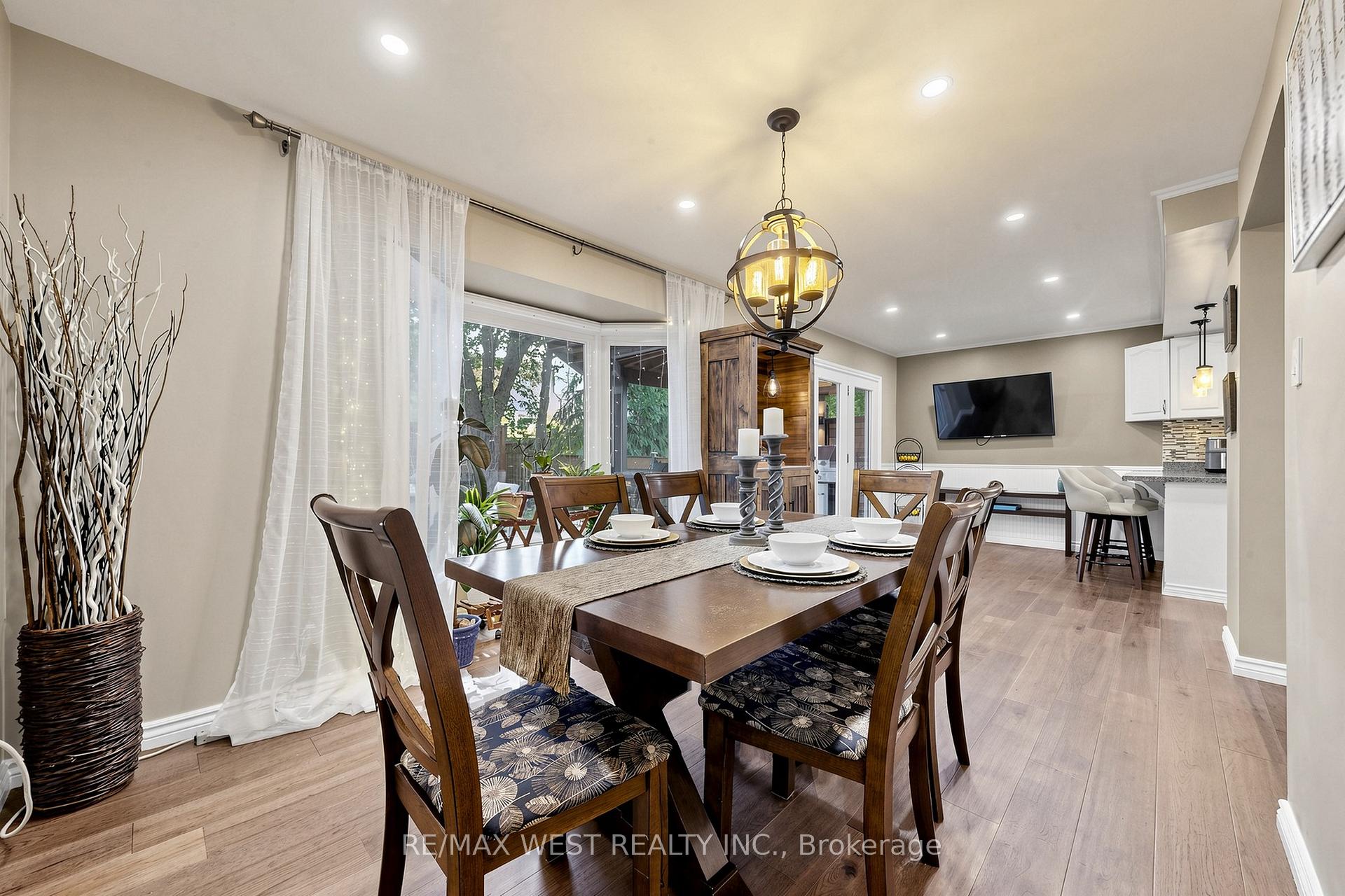 Photo 11 of 1931 Fairport Road, Pickering, Dunbarton — HOMEH
